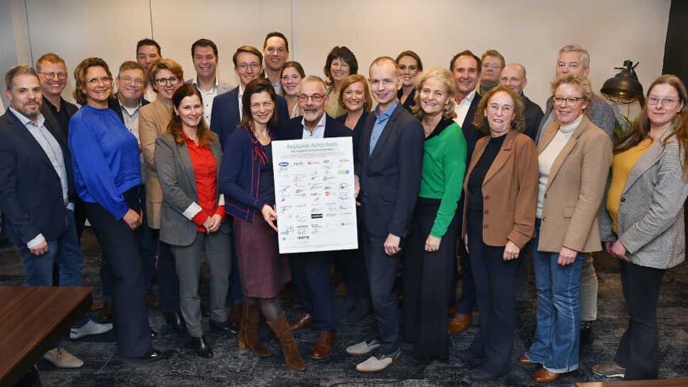 Huisarts Guido Kranenburg voor het praktijkpand in Ulft